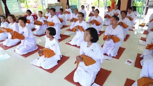 ภิกษุณี ผู้หญิงผ้าเหลือง