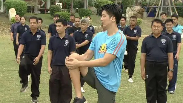 ยืดสะโพกแก้ปวดหลัง