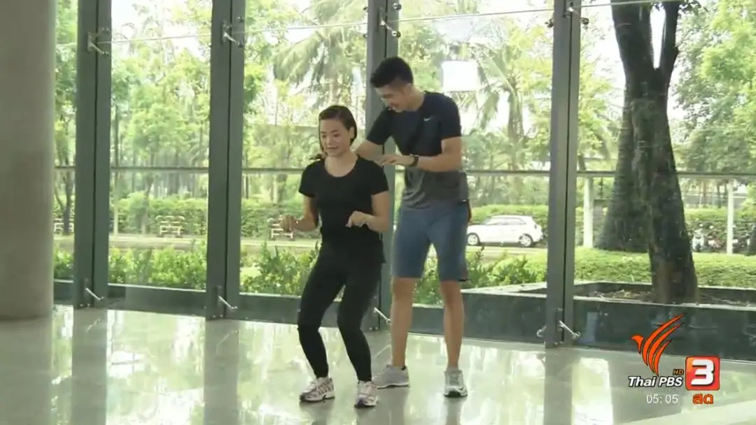 ท่าบริหารกระชับสะโพกเเละต้นขาด้านหลัง