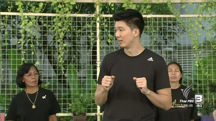 วิธีใช้เก้าอี้ไม้ยืนบริหารเอ็นร้อยหวาย