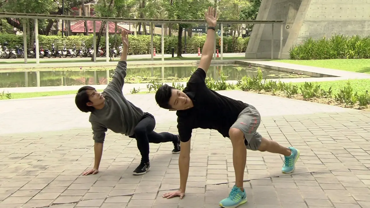 ท่าอบอุ่นร่างกายที่ควรทำก่อนวิ่ง