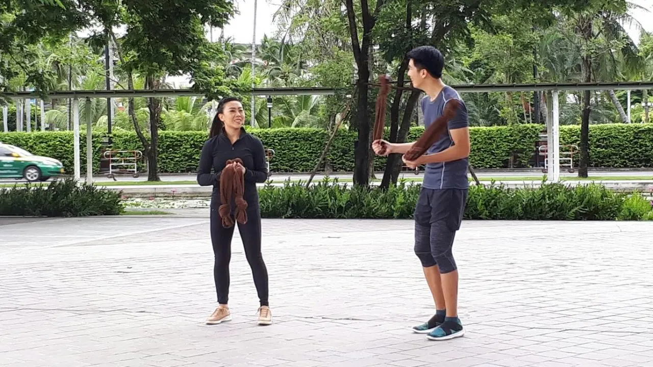 ฝึกกระโดดลดไขมันด้วยผ้าขนหนู ตอน 2
