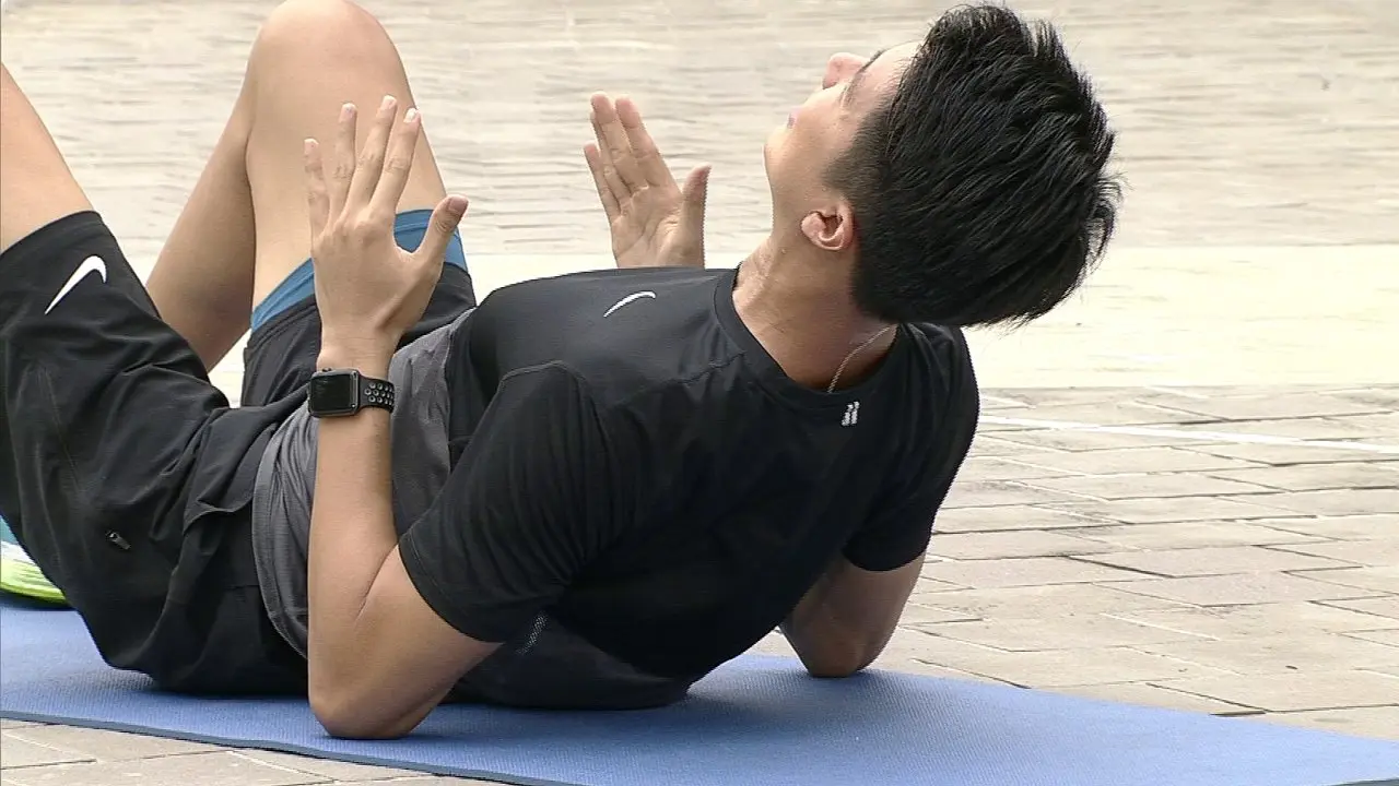 ท่าบริหารก่อนนอน กระชับกล้ามเนื้อปีก