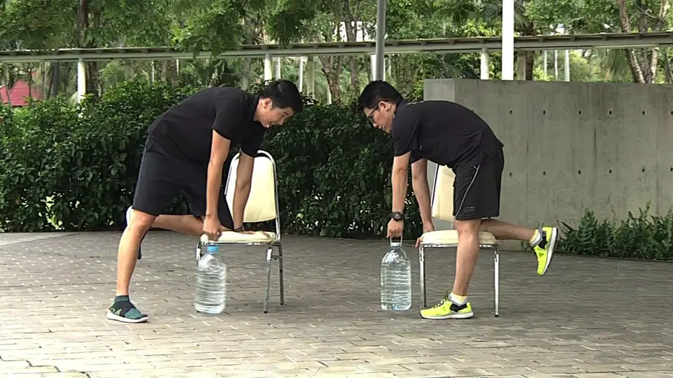 ท่ายืดสะบักป้องกันและบรรเทาอาการปวดไหล่ จากออฟฟิศซินโดรม