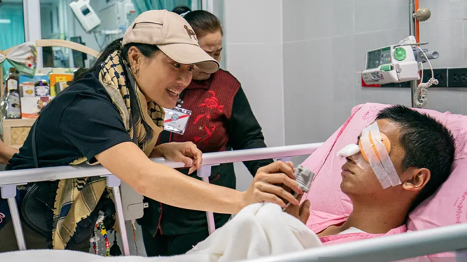 เจ้าฟ้าสิริวัณณวรีฯ เสด็จทรงเยี่ยมทหาร จากเหตุชายแดนไทย-กัมพูชา