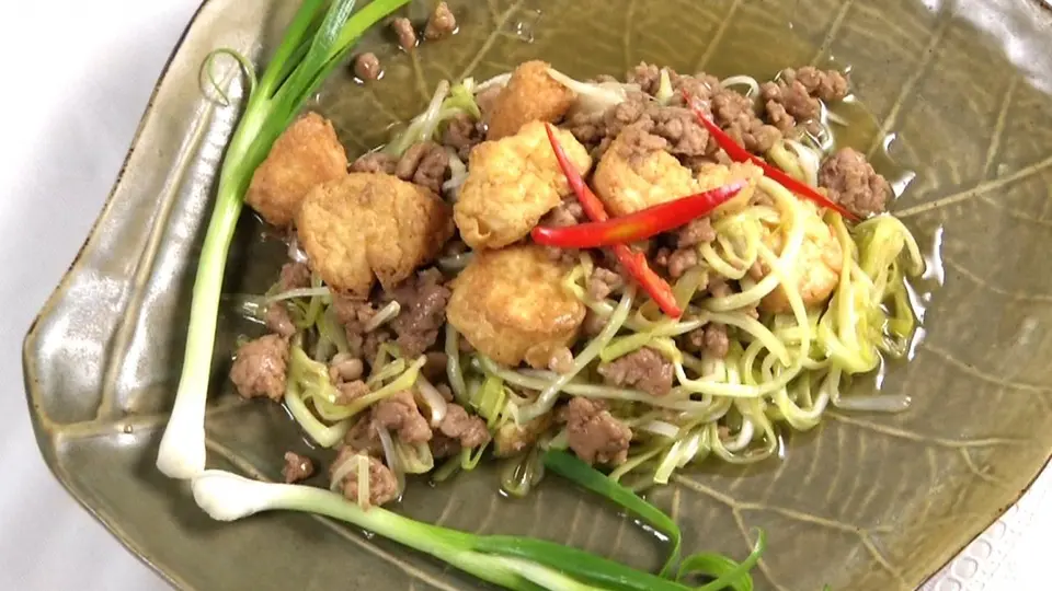 กุยช่ายขาวผัดเต้าหู้ไข่หมูสับ