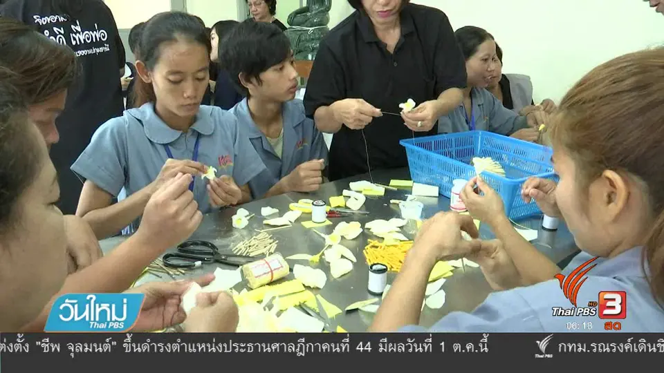 แรงงานประดิษฐ์ดอกไม้จันทน์ จ.ปทุมธานี