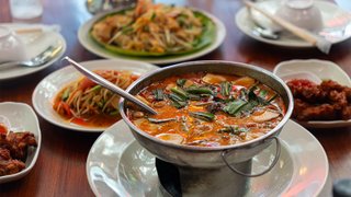 คาดปี 69 "ธุรกิจอาหาร" มีมูลค่าตลาด 6 แสนล้าน กดดันต้นทุนสูง-กำลังซื้อหด