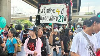 กลุ่มต้าน IMF-World Bank ปะทะ ตร. ประกาศปักหลักแยกพระราม 4