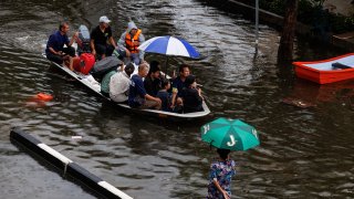 วันนี้ โอนเยียวยาน้ำท่วมอีก 8,377 ครัวเรือน รวม 65 ล้านบาท 