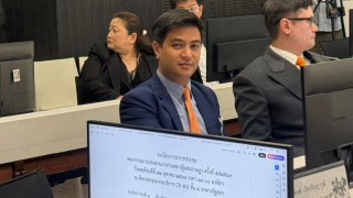 "พริษฐ์" ซัดรัฐบาลบีบเวลาซักฟอก จี้ ครม.หาวันใหม่
