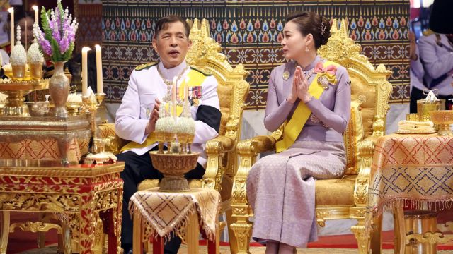 “ในหลวง-พระราชินี” เสด็จฯ ไปในการพระราชพิธีมหามงคลเฉลิมพระชนมพรรษา 4 รอบ