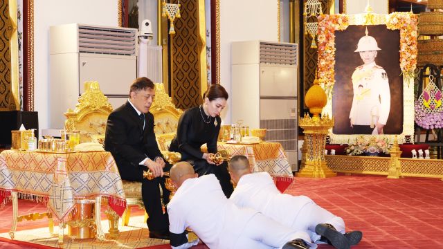  ในหลวง-พระราชินี ทรงบำเพ็ญพระราชกุศล พระพิธีธรรมสวดพระอภิธรรมพระศพ "เจ้าฟ้าพัชรกิติยาภาฯ"