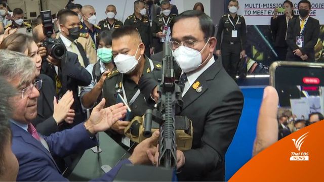 "ประยุทธ์" ถือปืน-ขึ้นรถถัง ปรากฏตัวครั้งแรก เปรย "กำลังใจยังดี"