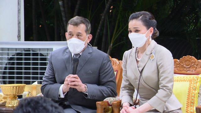 “ในหลวง-พระราชินี” เสด็จเยี่ยมผู้บาดเจ็บ-พระราชทานกำลังใจ จ.หนองบัวลำภู
