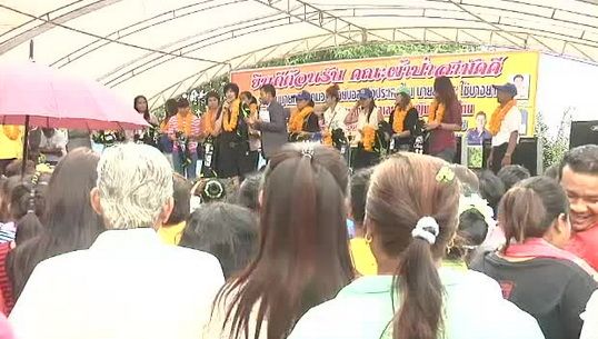 "อรอุมา" นำทีมวอลเลย์หญิงทอดผ้าป่าที่บ้านเกิด