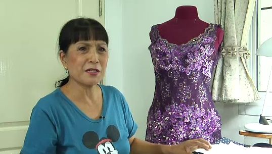 เสน่ห์การตัดเย็บเสื้อผ้าของ ป้าเม้าท์ สุดา ชื่นบาน