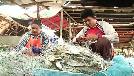ตลาดอาหารทะเล จ.ระยอง ซบเซา หลังปชช.หวั่นมีสารตกค้าง-แม่ค้ายืนไร้คราบน้ำมัน
