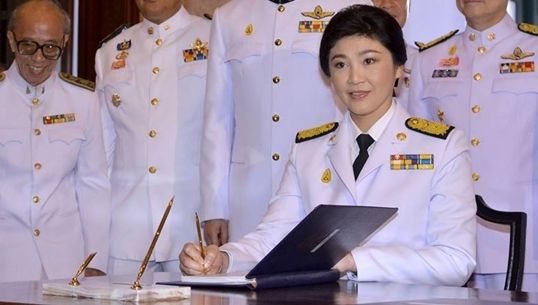 นายกฯลงนามถวายพระพรแด่ สมเด็จพระนางเจ้าฯ พระบรมราชินีนาถ 