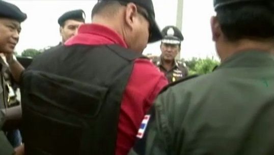 ตร.นำผู้ต้องหาคดีฆ่าเผานั่งยาง ทำแผนประกอบคำรับสารภาพ 