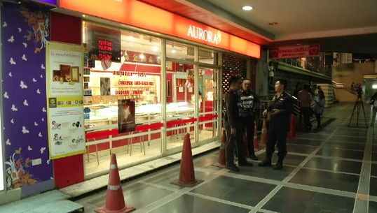 ตร.จับกุมผู้ต้องหาปล้นร้านทองออโรล่า บิ๊กซีลาดพร้าว ได้แล้ว 