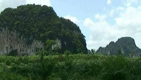 อุตสาหกรรมจ.กระบี่ สั่งห้ามระเบิดหิน ถ้ำโนราห์เขาขาว หลังพบภาพเขียนสี
