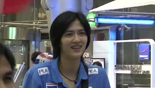 "นักวอลเลย์บอลสาวไทย" กลับถึงไทยแล้ว ท่ามกลางการต้อนรับอย่างอบอุ่น
