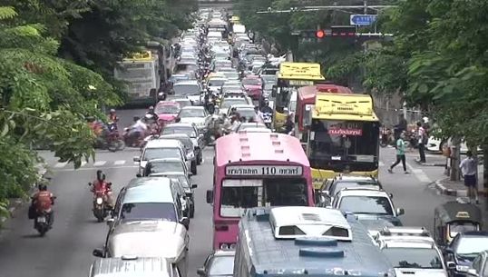 รถติดกระทบความสูญเสียทางเศรษฐกิจเฉลี่ยปีละ 10,000 ล้านบาท