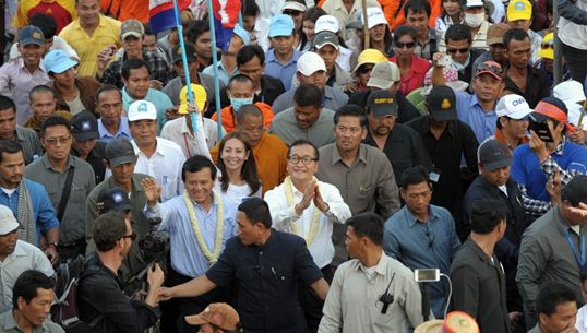 "สม รังสี" จัดเวทีร้องรัฐบาลกัมพูชา จัดการเลือกตั้งใหม่ 