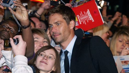 Paul Walker พระเอก Fast & Furious เสียชีวิตจากอุบัติเหตุรถยนต์ 