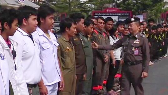 ตำรวจจัดกำลังดูแลความปลอดภัยสถานที่จัดงานปีใหม่