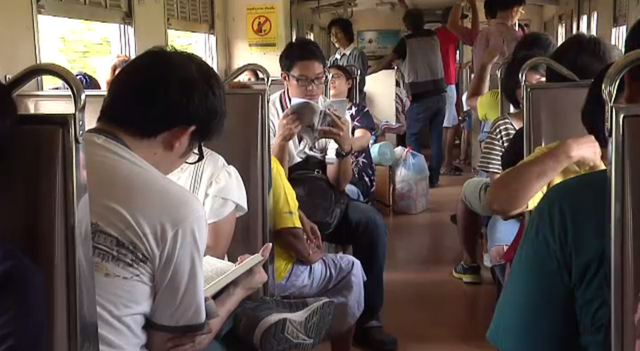 มิตรภาพนักอ่านบนเส้นทางรถไฟ 