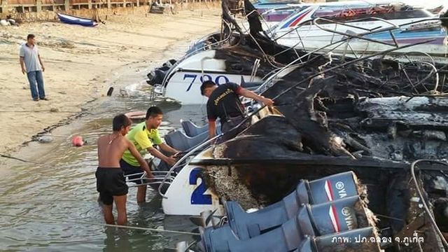 ตร.ภูเก็ตสอบสวนสาเหตุไฟไหม้เรือสปีดโบ๊ท 6 ลำ เสียหาย 20 ล้านบาท