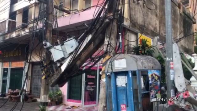 พิษพายุฤดูร้อนถล่มอุดรฯ ป้าย อาคาร เสาไฟฟ้า ถล่มระเนระนาด ไฟฟ้ายังใช้การไม่ได้
