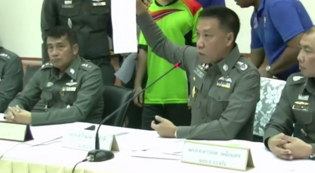 ตำรวจ จ.ตรัง คุมตัวผู้ต้องหาข่มขืนกระทำชำเราเด็กหญิงไปฝากขัง