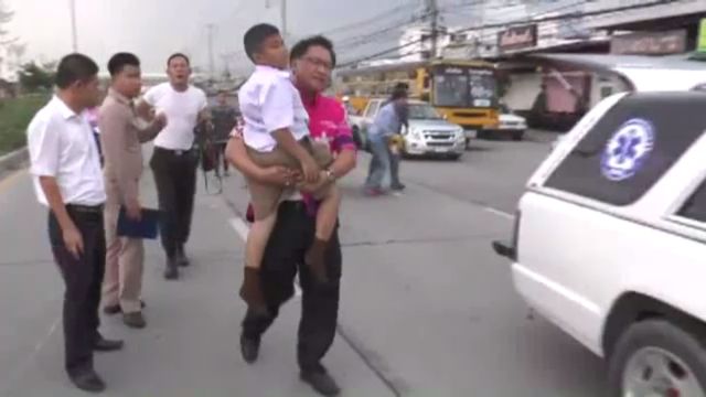 แห่ชื่นชมผู้ว่าฯ พระนครศรีอยุธยา ช่วยเด็กรถชนกลางถนน