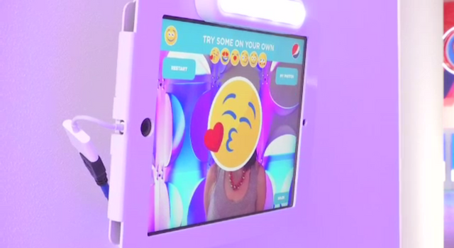 ชาวเน็ตทั่วโลกเตรียมเฉลิมฉลองให้กับ Emoji สัญลักษณ์แทนอารมณ์