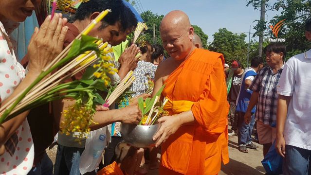 พุทธศาสนิกชนร่วมทำบุญวันเข้าพรรษาคึกคัก