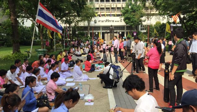 พสกนิกรทยอยเดินทางร่วมถวายพระพร "ในหลวง" อย่างต่อเนื่อง