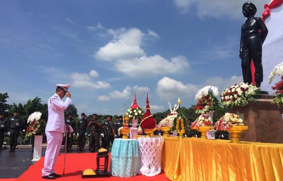   ตชด.ทำพิธีสักการะพระราชานุสาวรีย์ "สมเด็จย่า"