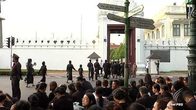 วัดพระแก้วเปิดให้เข้าชมวันแรก ตร.ชี้ไม่กระทบผู้เข้าถวายสักการะพระบรมศพ