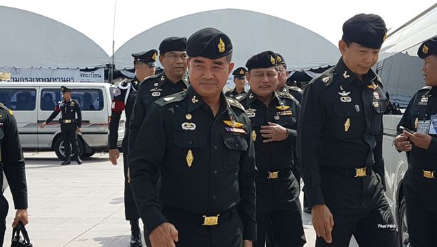 ผบ.ทบ.ตรวจกำลังพลสนามหลวง ขอช่วยดูแลความปลอดภัยให้ประชาชน