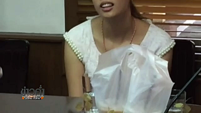 อดีตลูกจ้างชาวลาวมอบตัวสู้คดีลักทรัพย์ "นางไก่" 
