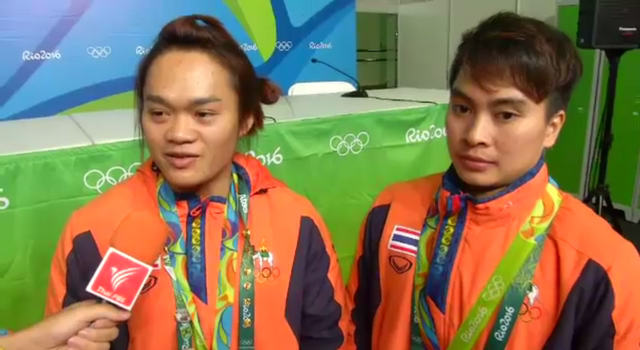 กีฬาพาไป : ชมบรรยากาศชื่นมื่น "ฝ้าย-แต้ว" คว้า 2 เหรียญยกน้ำหนักโอลิมปิก