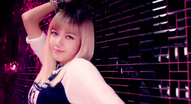 "ลลิสา มโนบาล" สาวไทยคนแรกของค่าย YG Entertainment 
