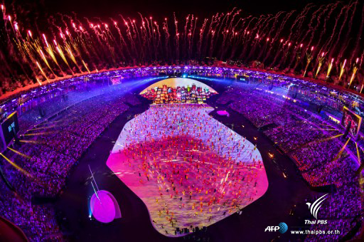 เปิดยิ่งใหญ่ โอลิมปิกริโอ 2016 อดีตนักวิ่งบราซิลจุดคบเพลิง