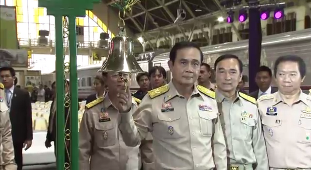 นายกฯ นำคณะรัฐมนตรีขึ้นรถไฟรุ่นใหม่ เที่ยวปฐมฤกษ์ที่หัวลำโพง