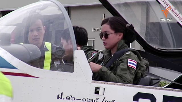 ประดับเครื่องหมาย-ติดยศ "เรืออากาศตรี" 2 นักบินหญิง ทอ.หลังผ่านการบินเดี่ยว