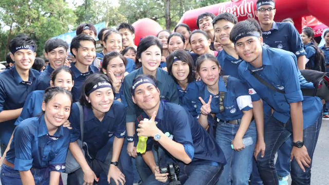 “ยิ่งลักษณ์” ร่วมงาน “ลูกช้างขึ้นดอย”ประเพณีรับน้อง มช.