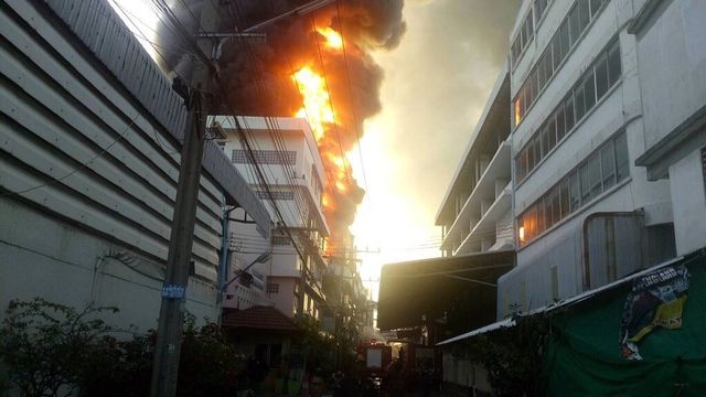 คุมเพลิง "ไฟไหม้โรงงานสี" ได้แล้ว - รอตรวจสอบสาเหตุ